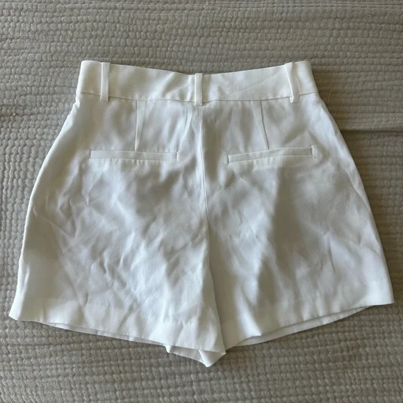 Babaton White Short - Picture 5 of 5